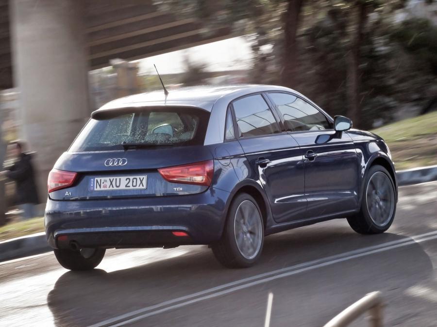  Audi A1 Sportback TDI (8X) 2012 года  (AU) (фото 13 из 20)